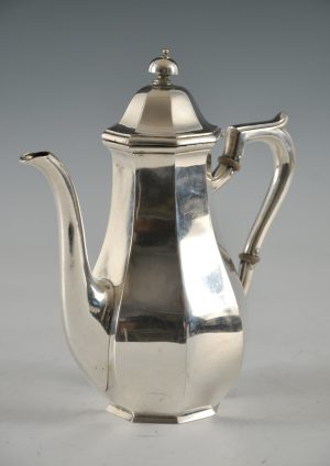 211/738 Kl. Kaffeekanne, deutsch 20. Jh.