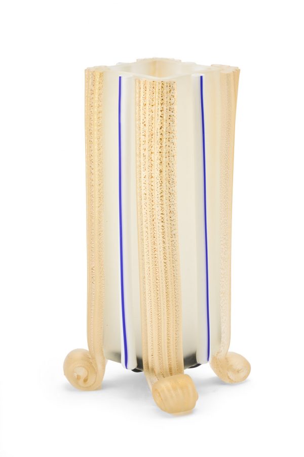 213/1097 Vase mit Volutenfüßen, wohl Murano um 1990