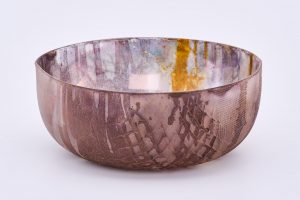 31/2203: Studioglas Schale mit Prägedekor, wohl um 1980