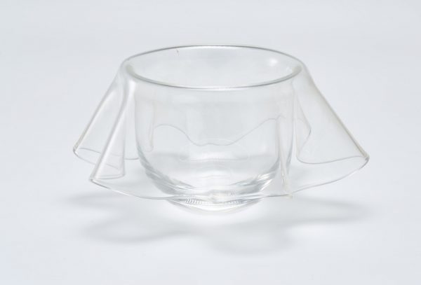213/1111 Konvolut versch. Vasen und Schalen, Steuben Glass, Daum Nancy, Borek Sipek u.a., Ende 20. Jh. – Bild 10