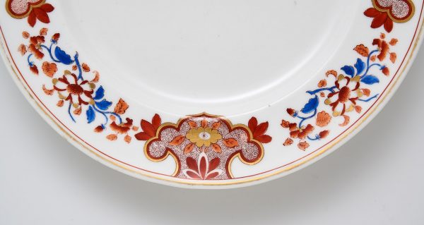 31/2144: Konvolut von 3 versch. Speisetellern, KPM Berlin um 1800 sowie Frankreich und England um 1900 – Bild 2