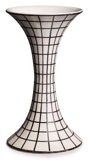 Veilchenvase, Wiener Werkstätte/ Vereinigte Gmundner und Wiener Keramik um 1915
