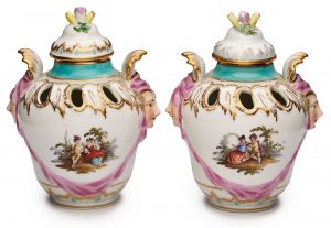 Lot 719: Paar kl. Potpourrivasen, KPM Berlin Ende 19. Jh.