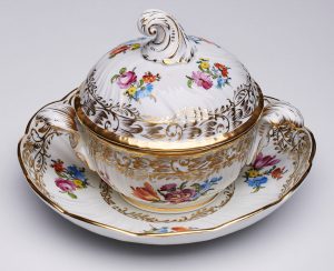 Kl. Deckelterrine mit Unterschale, Dresden 20. Jh.