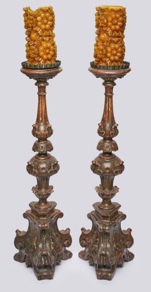 Lot 130 Online Only: Paar gr. Altarleuchter, wohl 18. Jh.