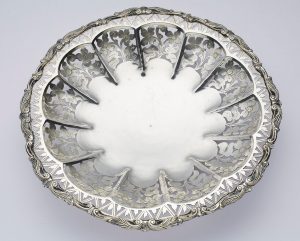 Lot 205/768: Gr. Durchbruchschale, Barock-Stil, Ende 20. Jh.