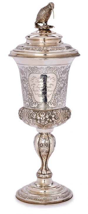 Lot 205/762: Deckelpokal mit Vogel-Knauf, Historismus, wohl deutsch um 1888
