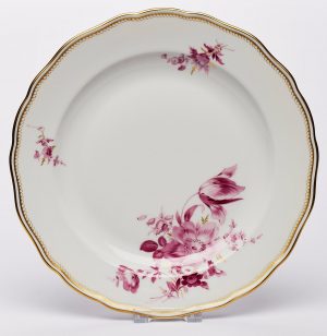 Lot 205/636: Speiseteller "Purpur-Bouquet", Meissen 1963