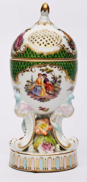 Lot 28/25 Potpourri-Dose, Wiener Stil, wohl Karlsbad Anf. 20. Jh.