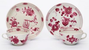 Lot 28/32 Paar Tassen mit UT "Purpur-Blüten", deutsch wohl Ende 18. Jh.