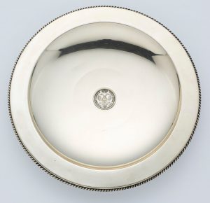 209/799 Gr. Schale mit Münze, deutsch um 1960