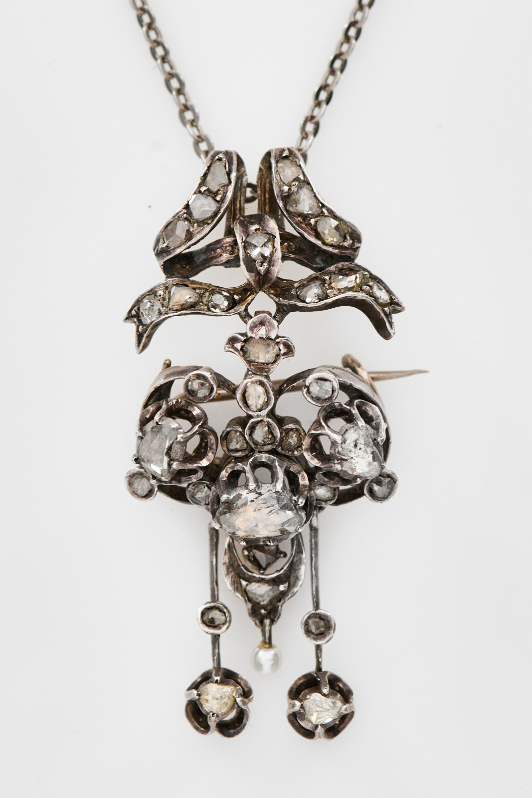 31/2006: Schleifenförmiger Diamant-Anhänger/Brosche um 1880 – Bild 2