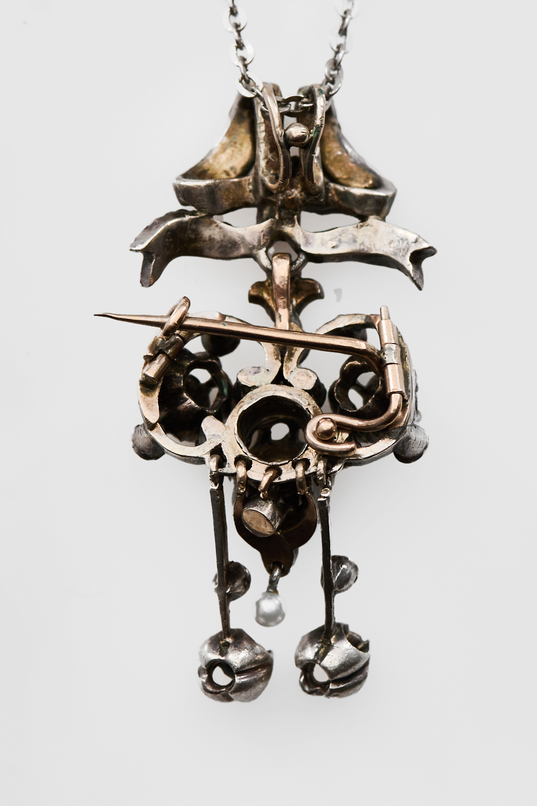 31/2006: Schleifenförmiger Diamant-Anhänger/Brosche um 1880 – Bild 3