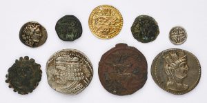 208/1117 Konvolut v. 9 versch. antiken Münzen aus d. vorderasiatischen Raum 1. Jh. v. Chr. - 13. Jh. n. Chr.