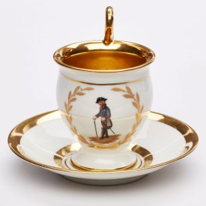 30/2107 Tasse mit UT "Friedrich der Große", wohl Tettau 20. Jh.