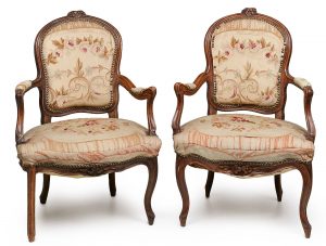 208/587 Paar Rokoko-Armlehnsessel