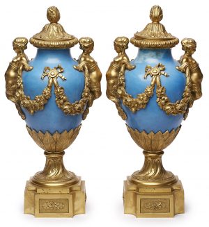 211/444 Paar Deckelvasen, Sèvres-Stil, wohl Frankreich um 1870