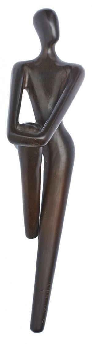 210/473 Bronze Tolla Inbar "Stehende Frau, ein Bein haltend"