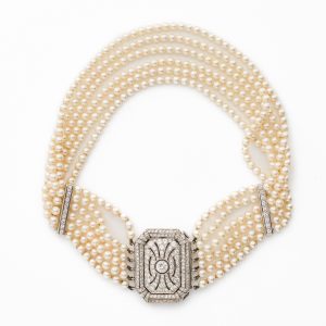 210/1031 6-reihiges "Collier de Chien" m. Perlen u. gr. Diamant-Schließe