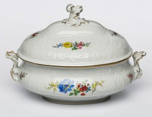 211/680 Gr. ovale Terrine, Meissen 1978