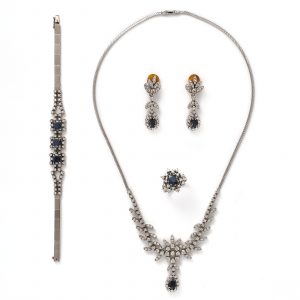 212/786 5-tlg. Schmuck-Garnitur m. Saphiren u. Brillanten, wohl Anfang 1980er Jahre.