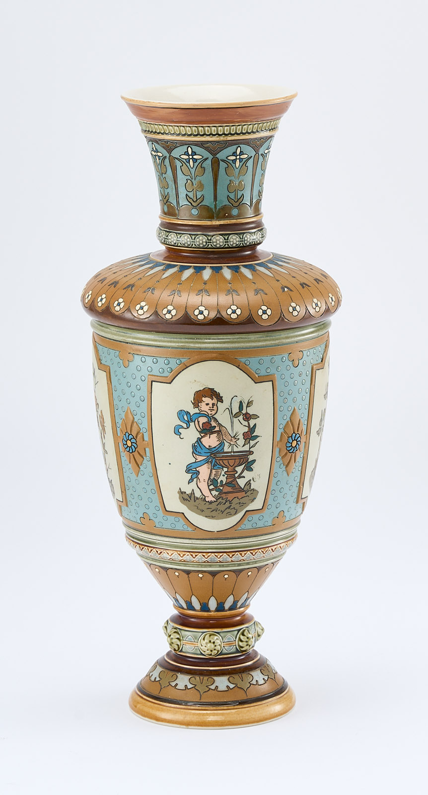 213/687: 3-tlg. Vasen-Garnitur "Jahreszeiten", Historismus, Villeroy & Boch um 1900 – Bild 3