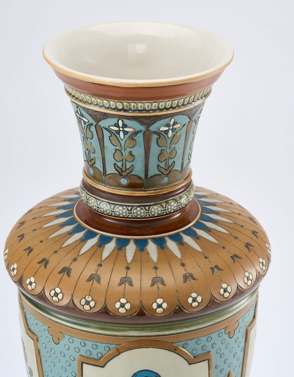 213/687: 3-tlg. Vasen-Garnitur "Jahreszeiten", Historismus, Villeroy & Boch um 1900 – Bild 6