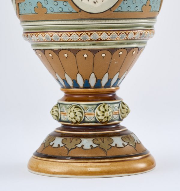 213/687: 3-tlg. Vasen-Garnitur "Jahreszeiten", Historismus, Villeroy & Boch um 1900 – Bild 7