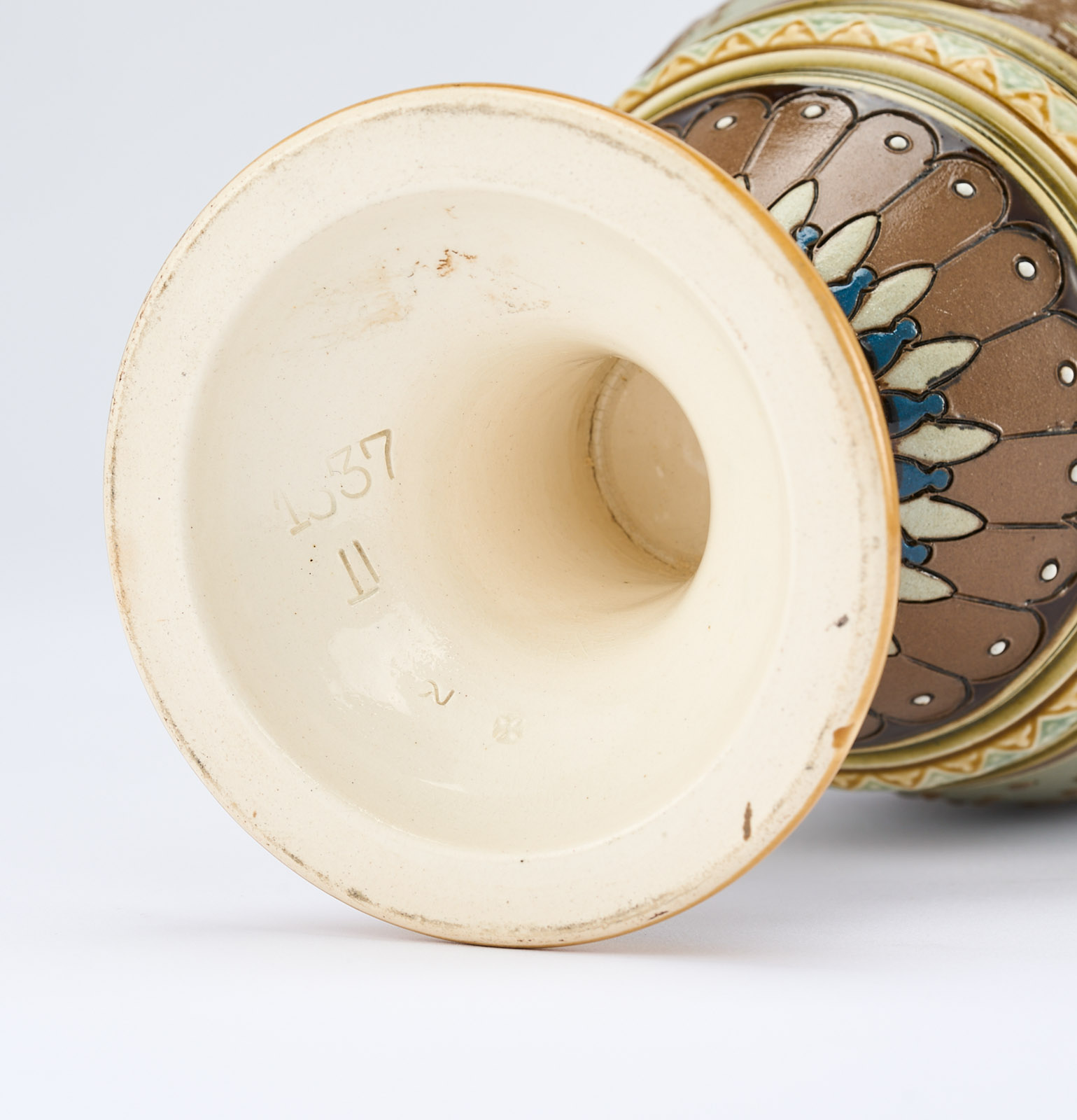 213/687: 3-tlg. Vasen-Garnitur "Jahreszeiten", Historismus, Villeroy & Boch um 1900 – Bild 11