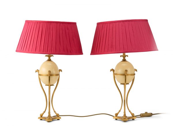31/2245: Paar Tischlampen mit Straußeneiern, Empire-Stil, 20. Jh.