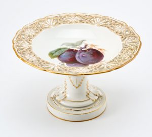214/593 Kl. Tafelaufsatz "Pflaumen", KPM Berlin um 1920