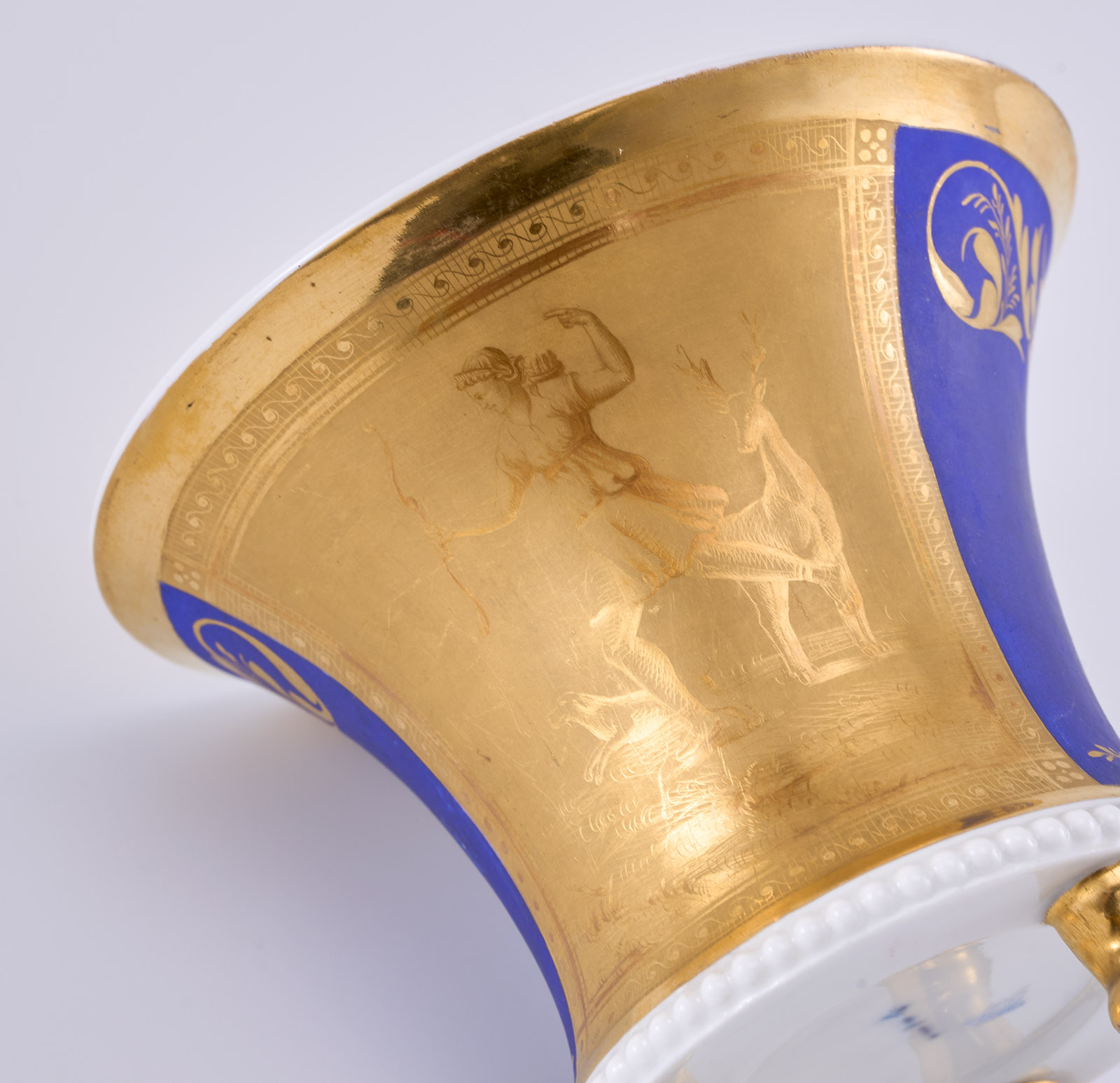214/646 Tasse mit UT "Diana", KPM Berlin Anf. 19. Jh. – Bild 4