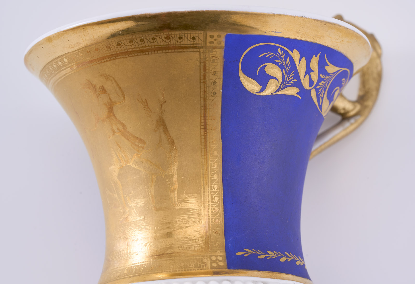 214/646 Tasse mit UT "Diana", KPM Berlin Anf. 19. Jh. – Bild 3