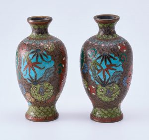 213/1184 Paar Miniatur-Cloisonné-Vasen, China wohl Anf. 20. Jh.