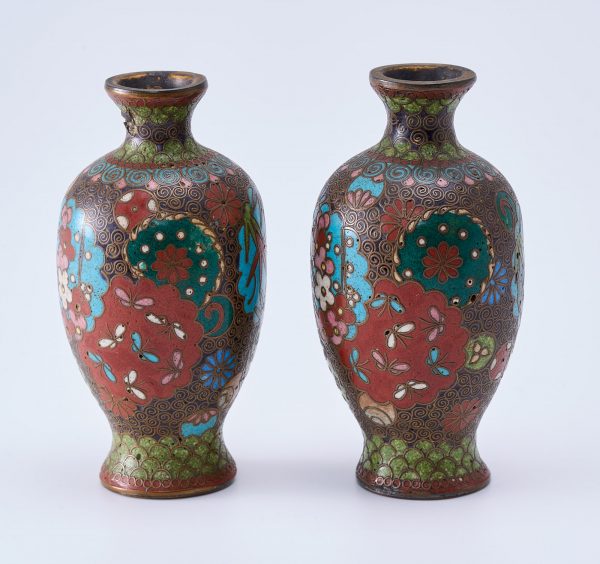 213/1184 Paar Miniatur-Cloisonné-Vasen, China wohl Anf. 20. Jh. – Bild 2
