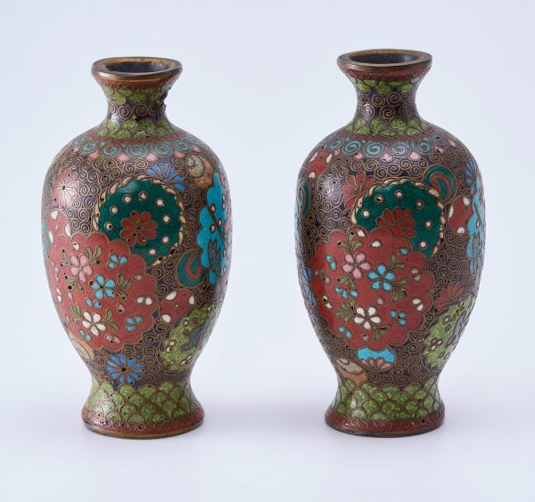 213/1184 Paar Miniatur-Cloisonné-Vasen, China wohl Anf. 20. Jh. – Bild 4