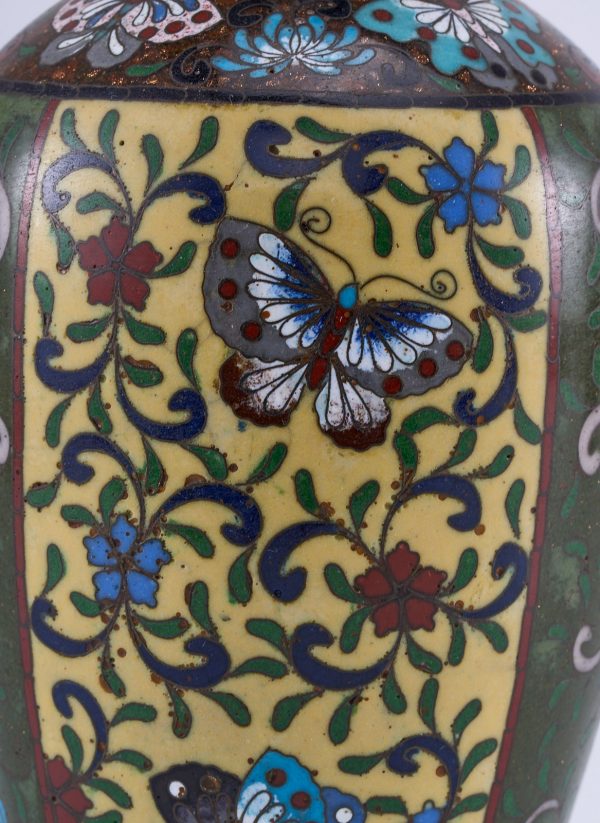 213/1186 Paar kl. Cloisonné-Vasen, China wohl 1. Hälfte 20. Jh. – Bild 4