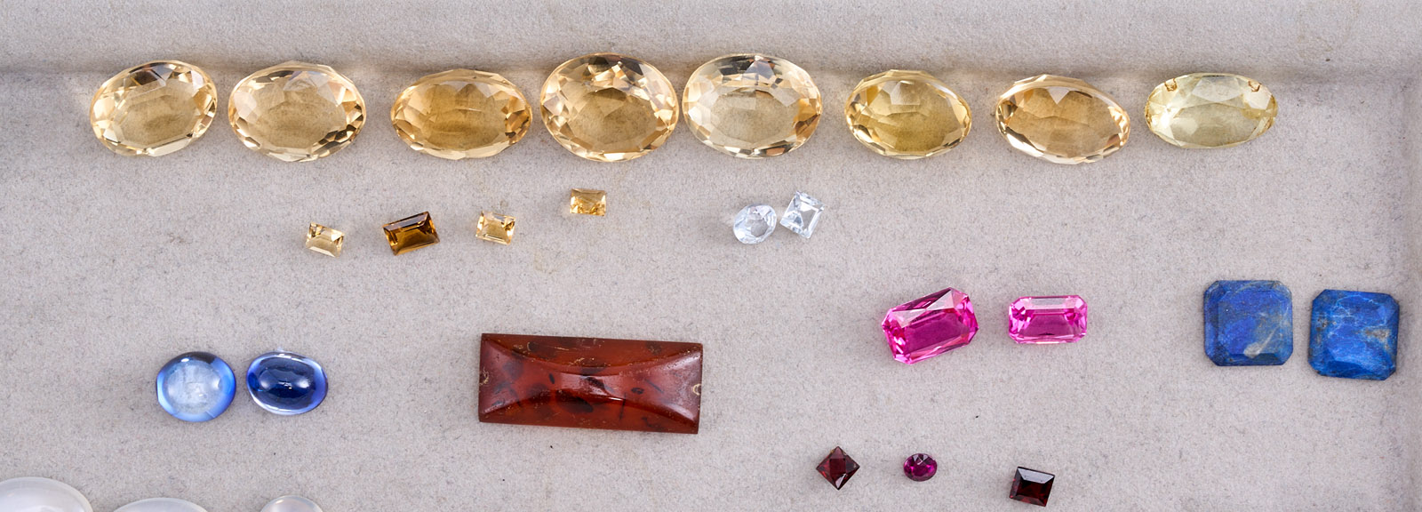 31/2042: Konvolut v. 85 versch. Edelsteinen, Perlen u. Bernstein – Bild 4