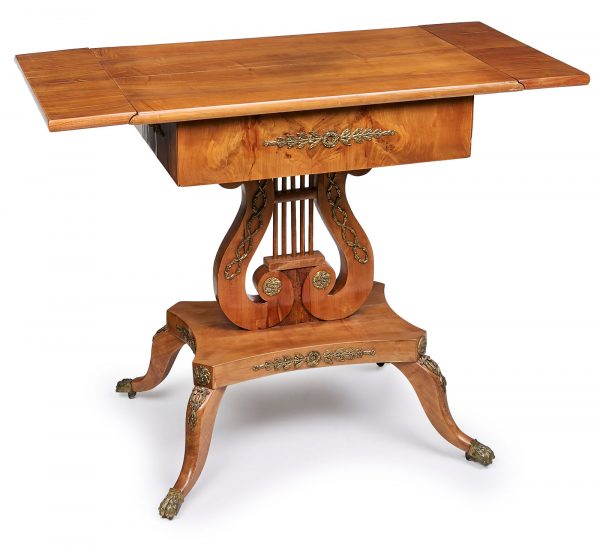 215/412: Kl. Biedermeier-Schreibtisch, süddt. um  1825-30.