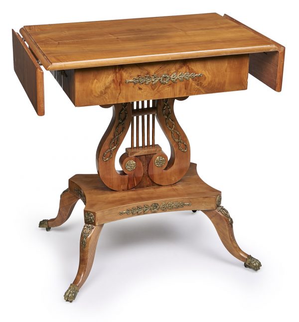 215/412: Kl. Biedermeier-Schreibtisch, süddt. um  1825-30. – Bild 2