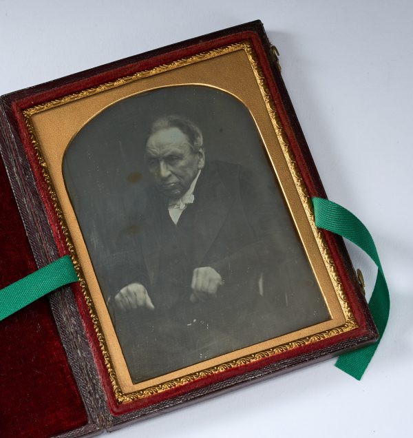 214/107 Sammlung von 21 Daguerreotypien, Ambrotypien u. Ferrotypien (Tintypes), – Bild 13