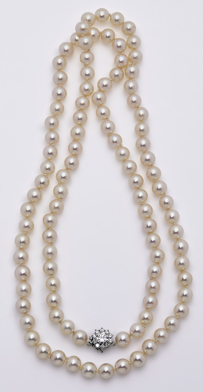 214/764 Lange Zuchtperlenkette m. brillantbesetztem Verschluss