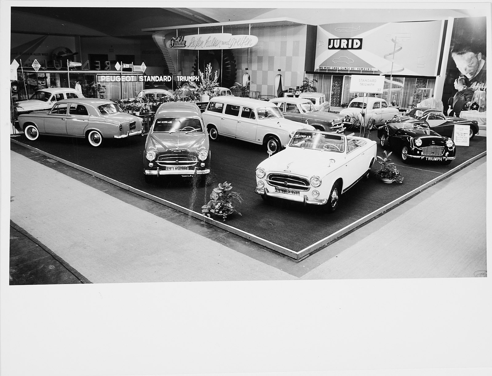 214/99 Konvolut von ca. 60 s/w- und Farbfotografien – Bild 9