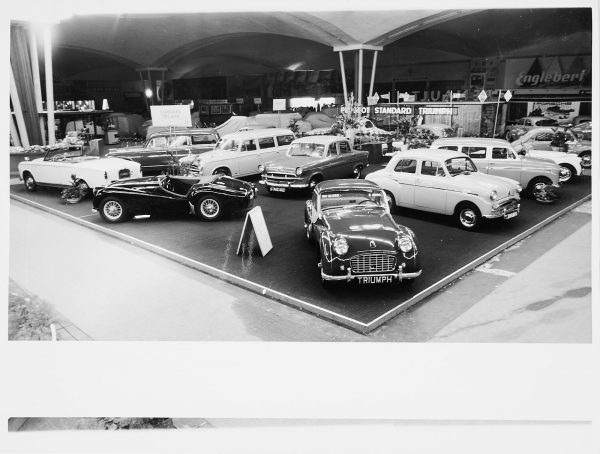 214/99 Konvolut von ca. 60 s/w- und Farbfotografien – Bild 7