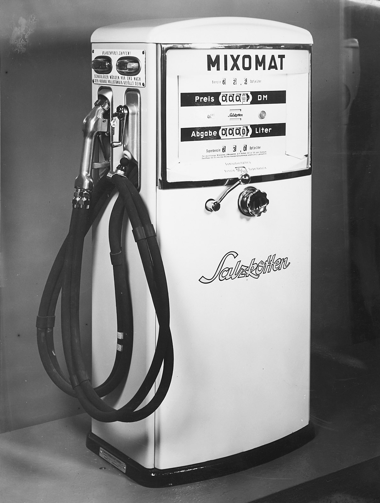 214/99 Konvolut von ca. 60 s/w- und Farbfotografien – Bild 3