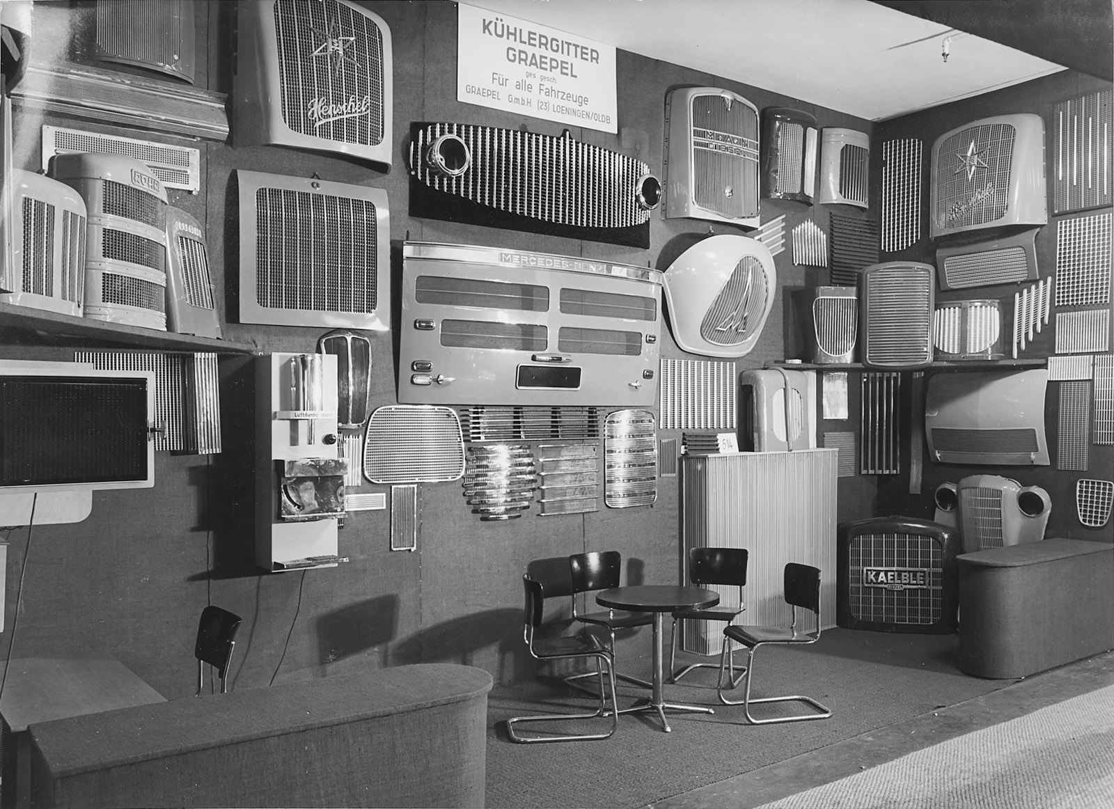 214/99 Konvolut von ca. 60 s/w- und Farbfotografien – Bild 4