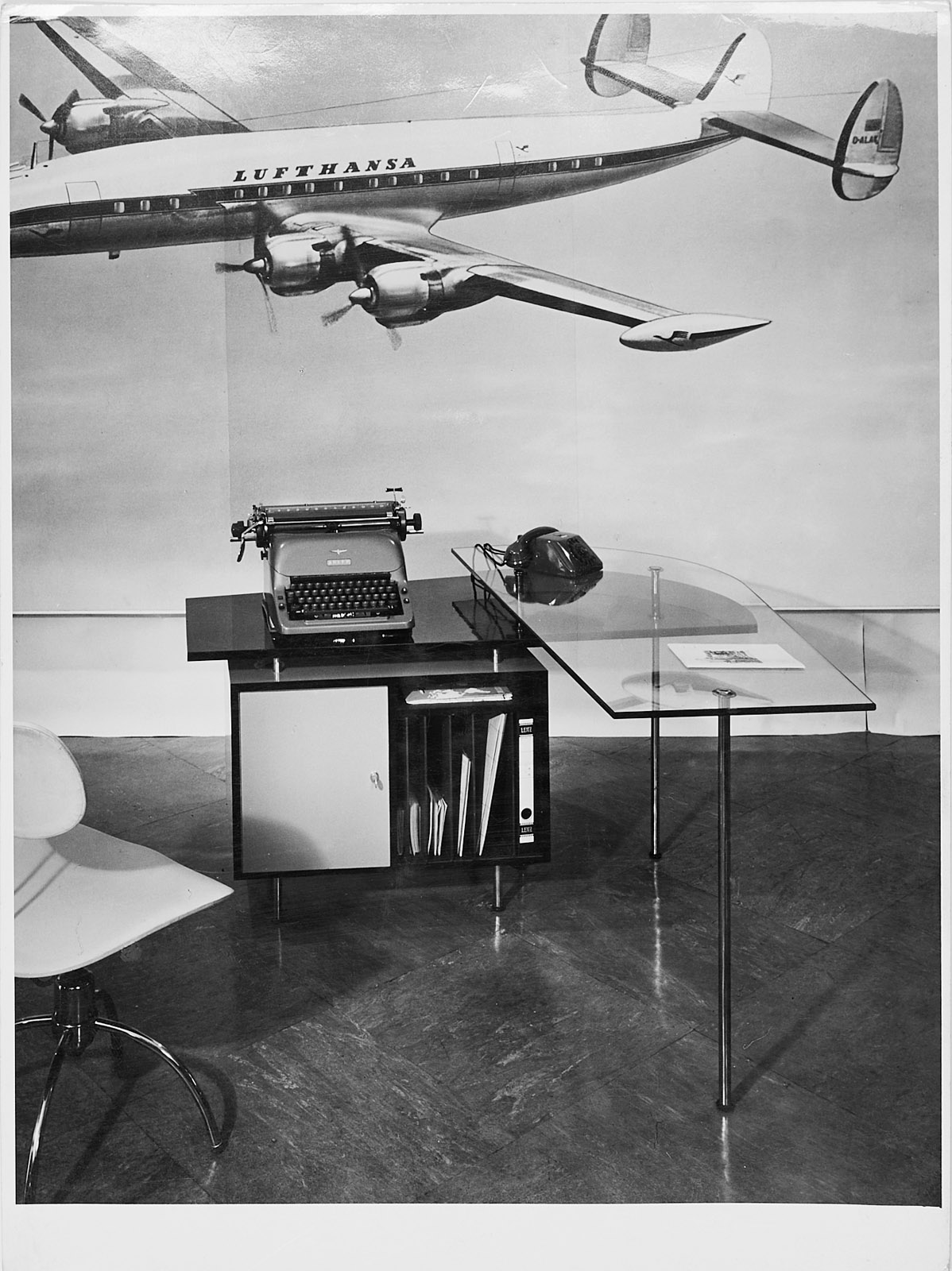 214/101 Konvolut von 49 s/w- und Farbfotografien – Bild 3
