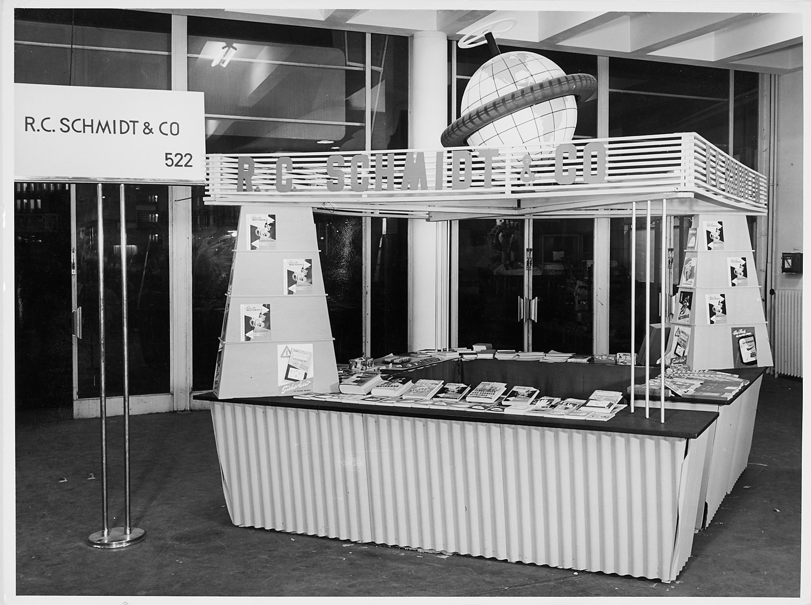 214/91 Konvolut von ca. 134 s/w- und Farbfotografien – Bild 6