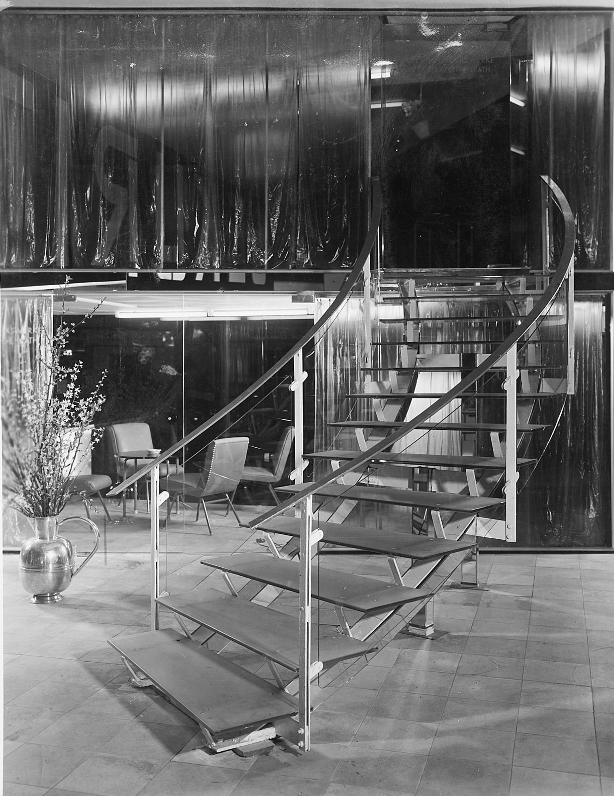214/91 Konvolut von ca. 134 s/w- und Farbfotografien – Bild 12