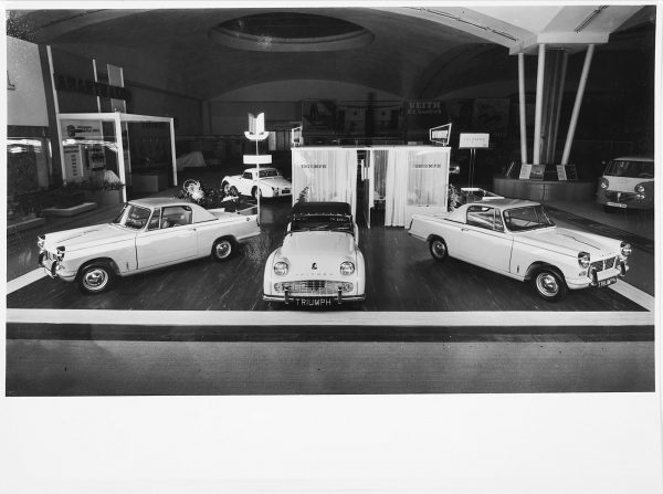 214/90 Konvolut von ca. 115 s/w- und Farbfotografien – Bild 10